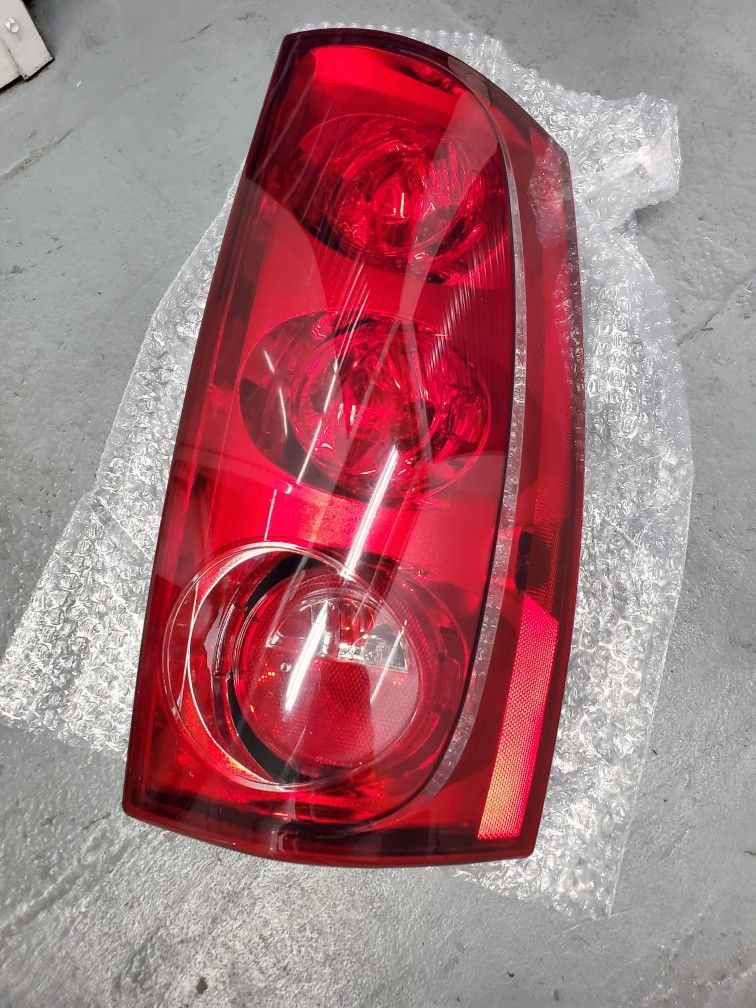 2007 GMC Yukon Tail Lamp