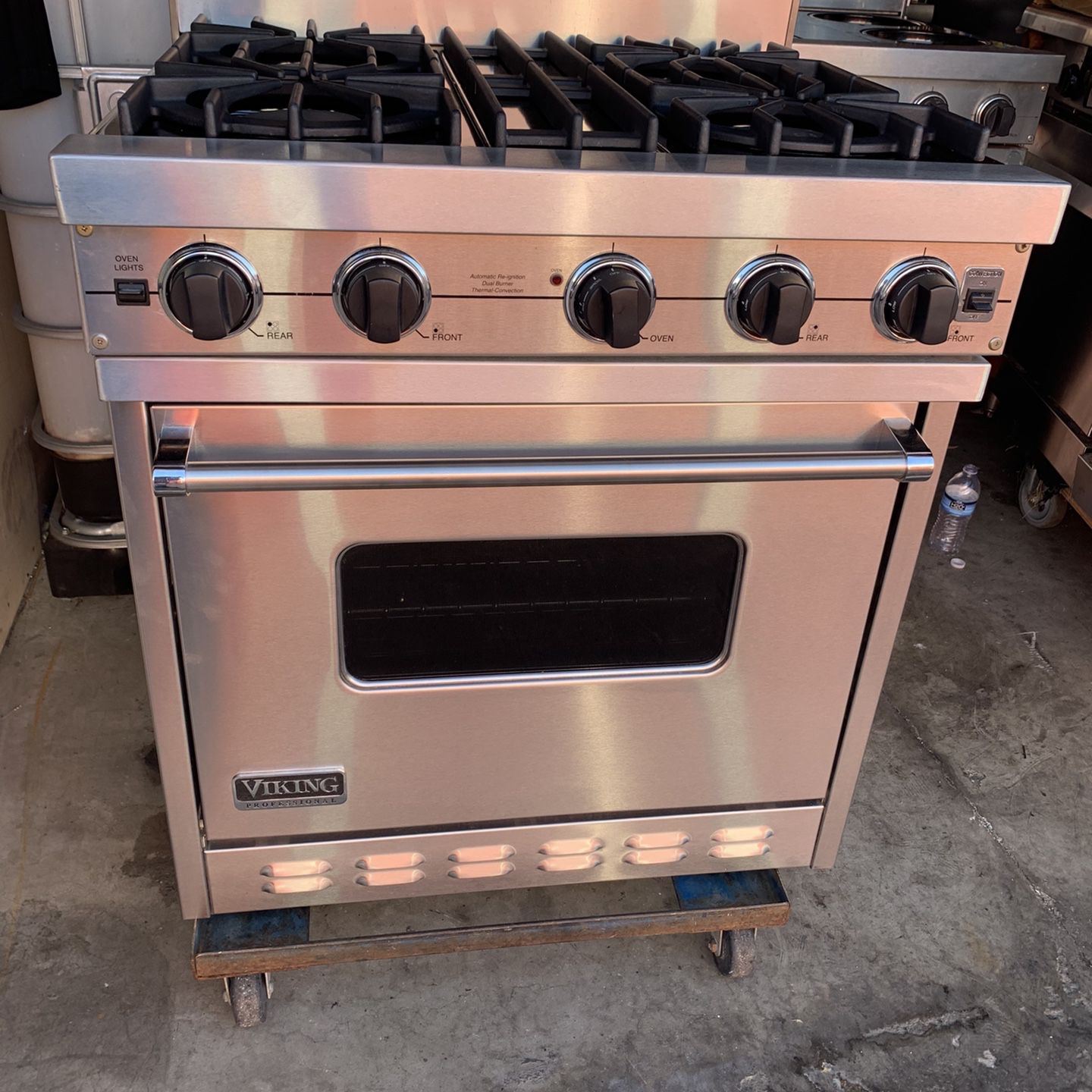 30” Viking Range/Oven for Sale in Los Angeles, CA - OfferUp