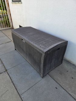 Suncast Storage Deck Box - 99 Gallon