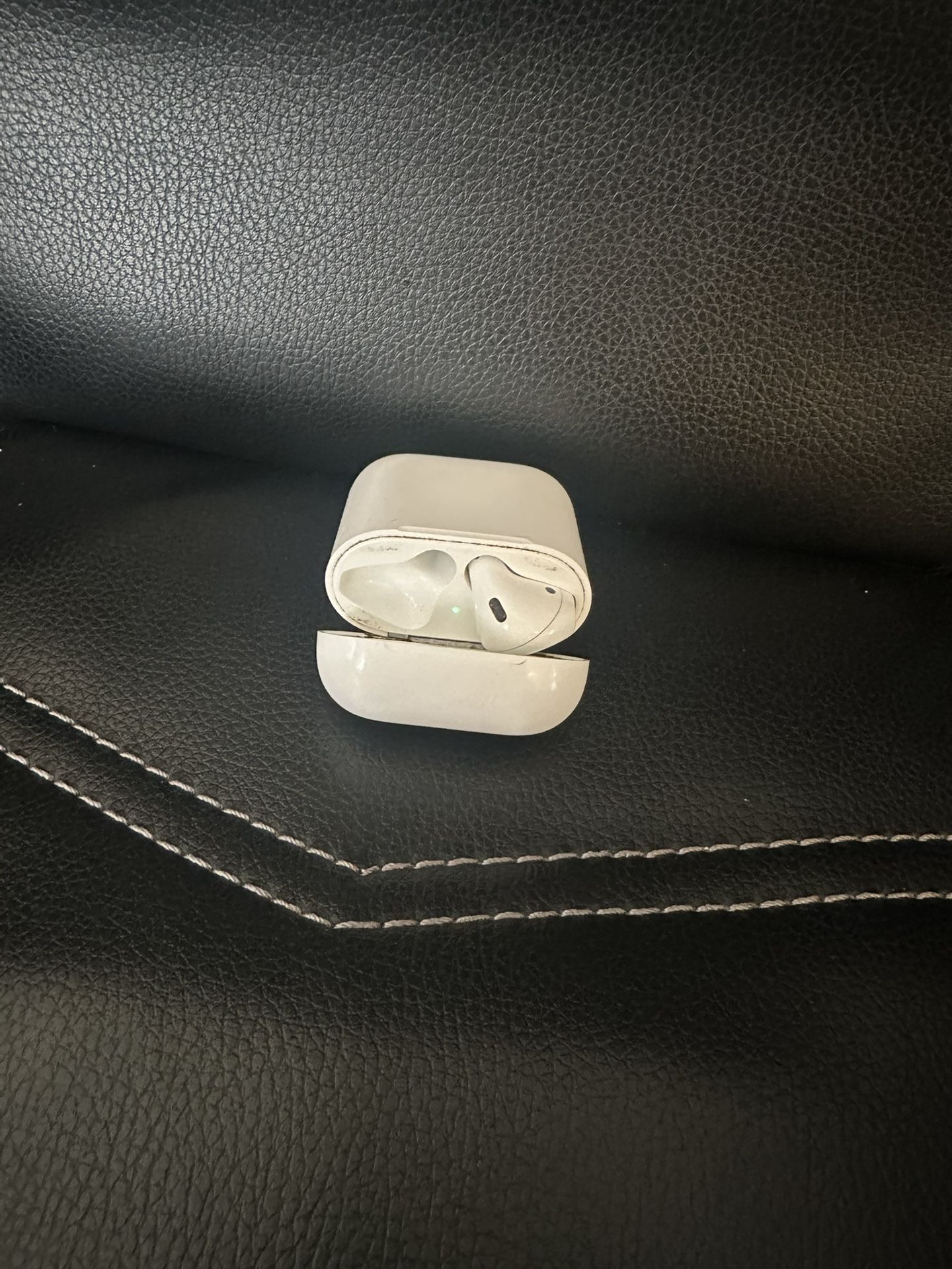 apple AirPod With Charging Case 2nd Generation - ****LEFT AIRPOD ONLY****