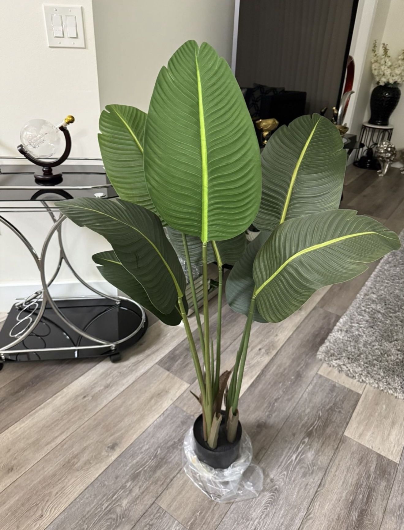 Pretty Artificial Plant 4 Ft Tall! Brand New