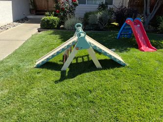 Wooden playset for toddlers ( like new)