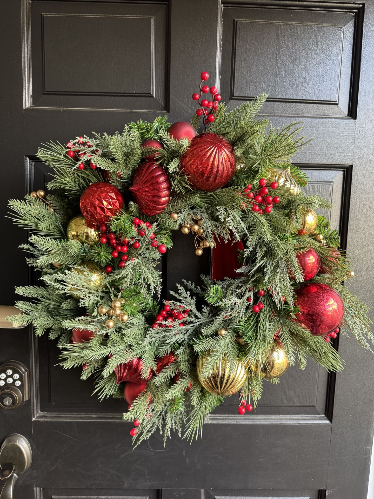 BALSAM HILL OUTDOOR CHRISTMAS CHARM FOLIAGE WREATH