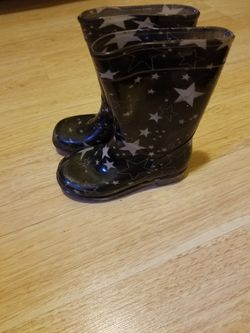Girls star Rainboots