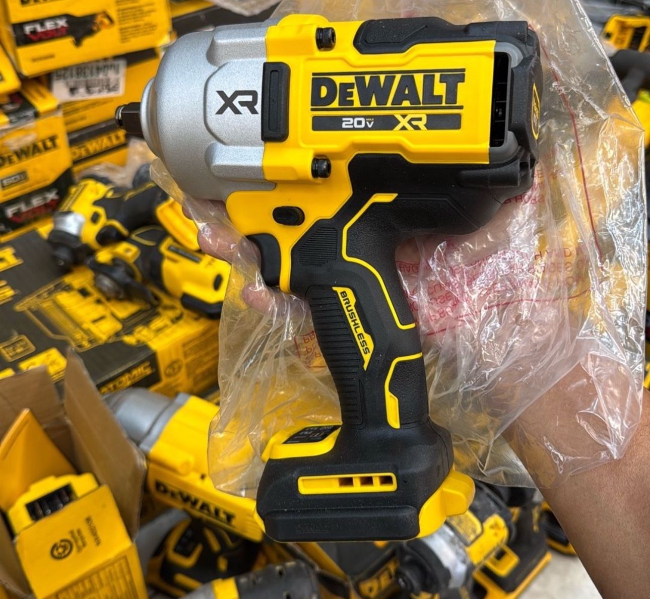 Dewalt 20v Cordless 1700ft-lb 1/2 Impact Wrench Tool Only