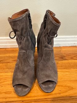 CalvinKlein boots (like new)