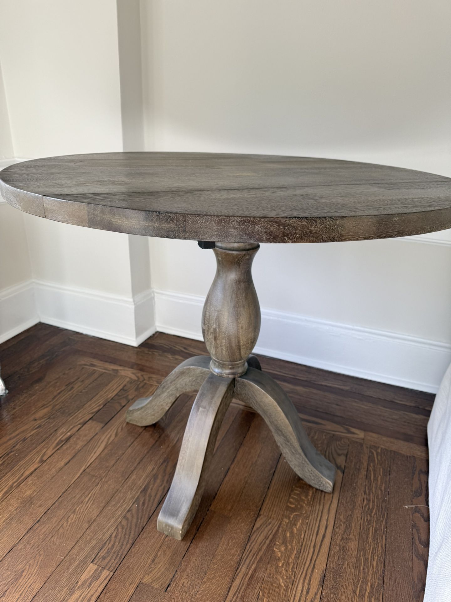 36” Round Pedestal Table With Drop Leaves