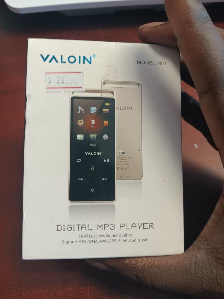 Valoin Bluetooth 8G Digital MP3 Player, FM Radio, Voice Recorder Model: N01