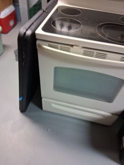GE electric stove white flat surface