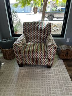 Accent chair no stains $40.00