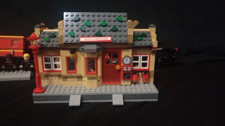 LEGO Harry Potter Hogwarts Express and station