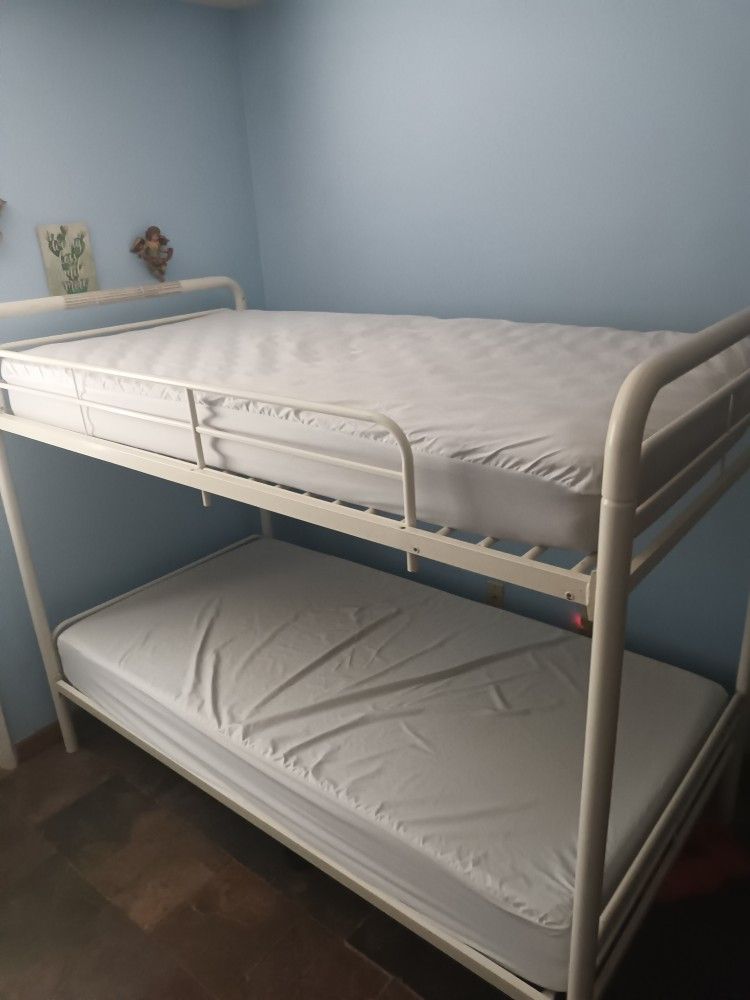 Bunk Bed With 2 Mattresses