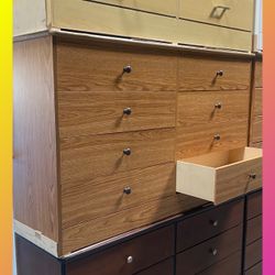 8 drawers dresser / Eight drawers dresser