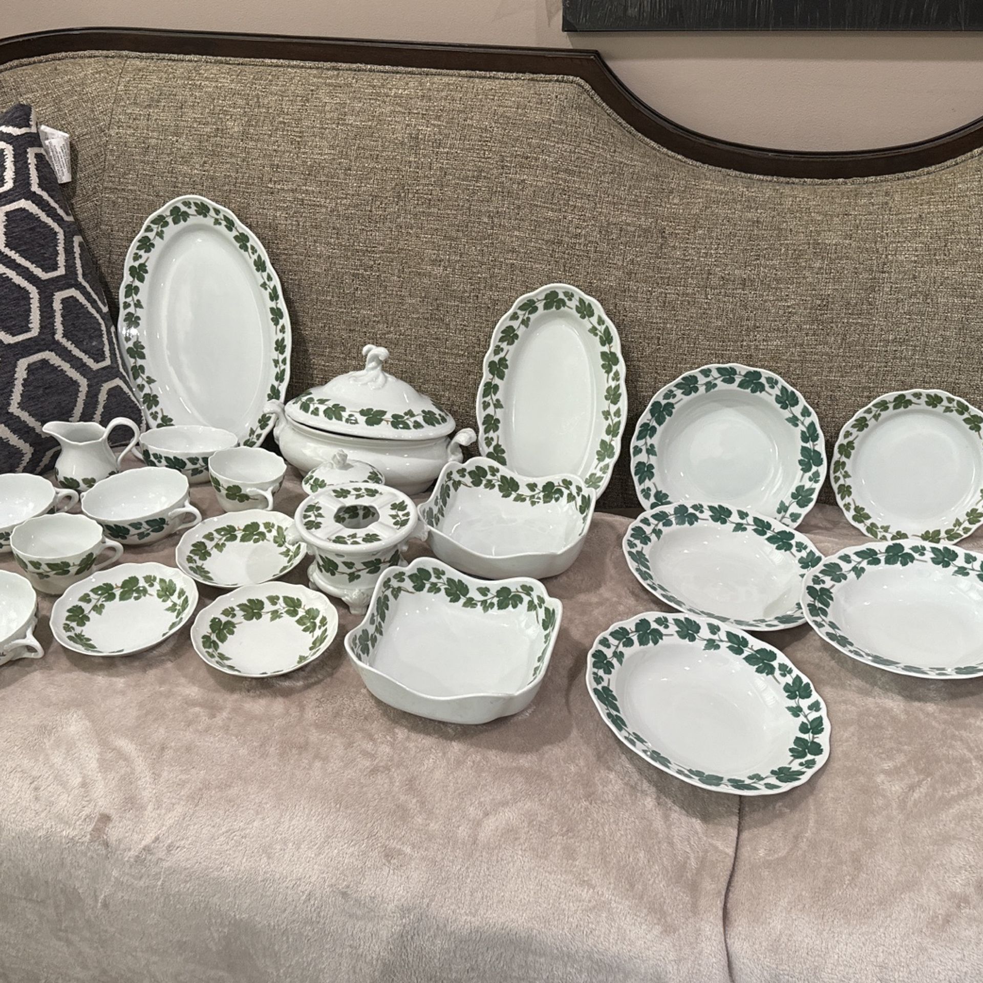  Hutschenreuther  Grape Leaves Dinner Ware