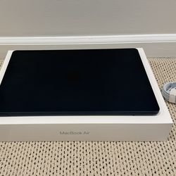 Apple MacBook Air 15" M2 – Flawless Condition + Original Charger + Leather Case