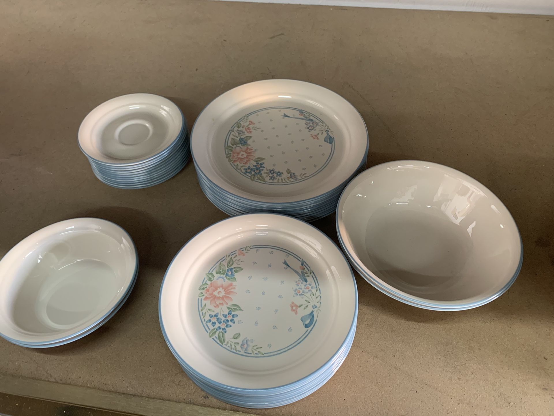 Corelle dish set