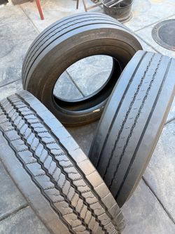 225/70/R19.5 (2) Tires Goodyear (1) Continental