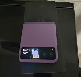 Motorola Razr 2023

💜 Beautiful purple color
📲 Stylish foldable design
🔓 Unlocked You can use it with any carrier