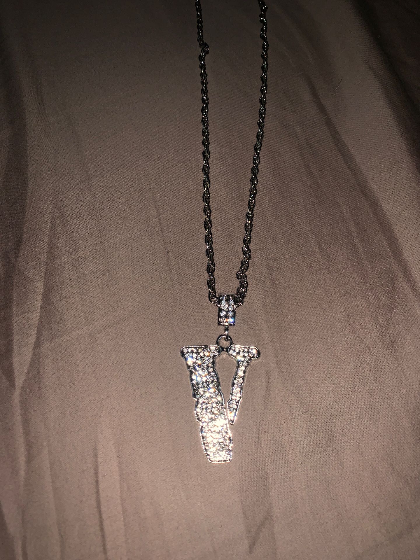 Vlone chain and pendant