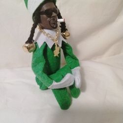 Snoop Stoop Funny Elf Decoration