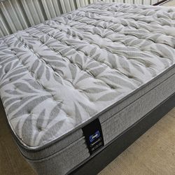King Sizes Mattress And Box Spring Sealy New