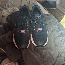 Women's  81/2 Sketcher Tennis Shoes