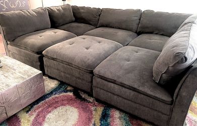 BEAUTIFUL 6 PIECE COUCH SET