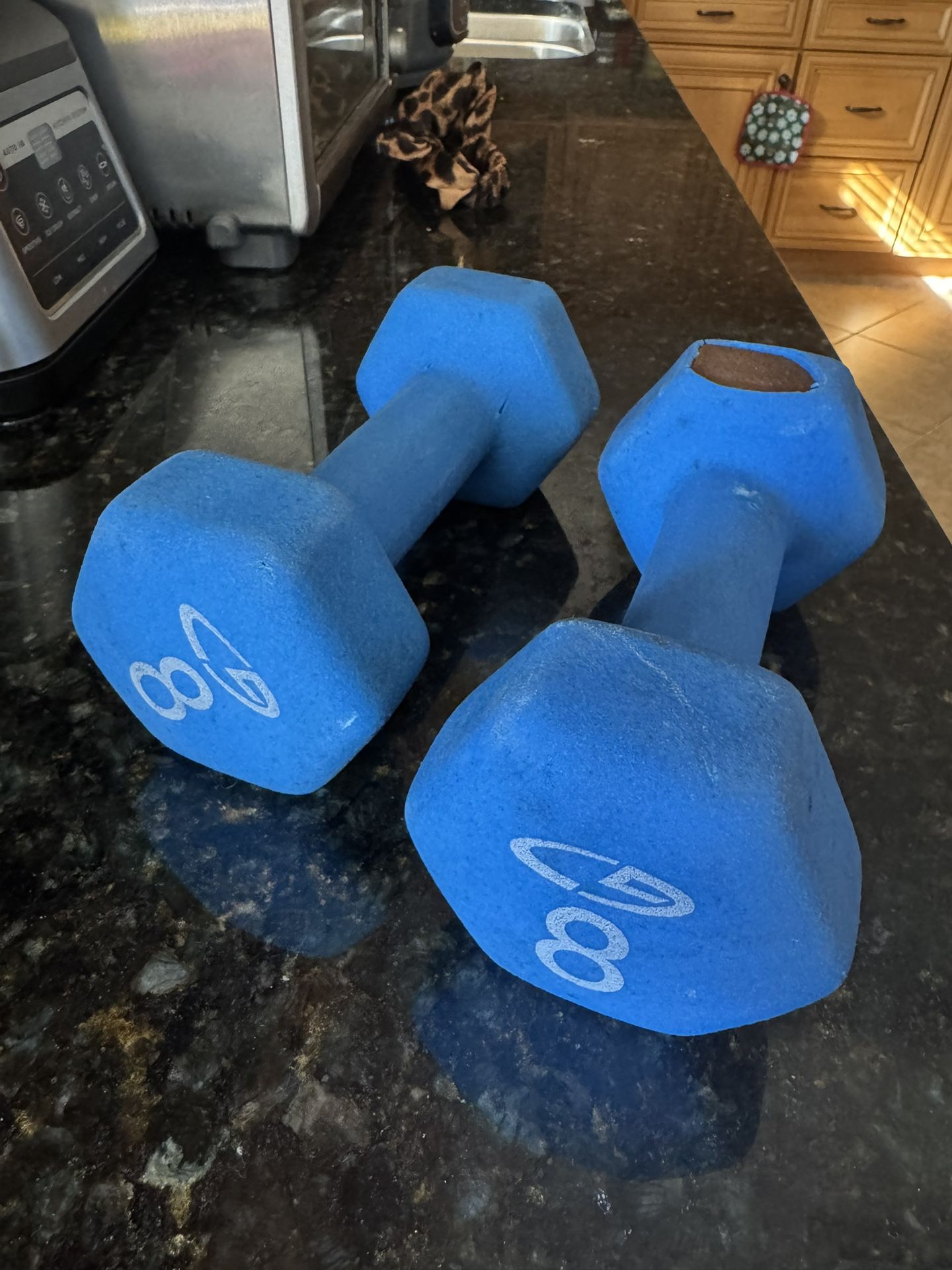 Champion 8lbs neoprene Dumbbells - blue