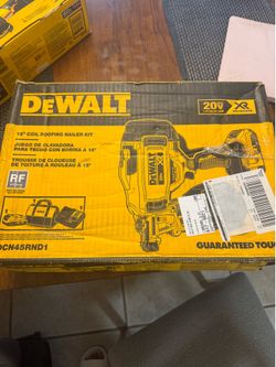 Dewalt 20v 15* Coil Roofing Nailer Kit