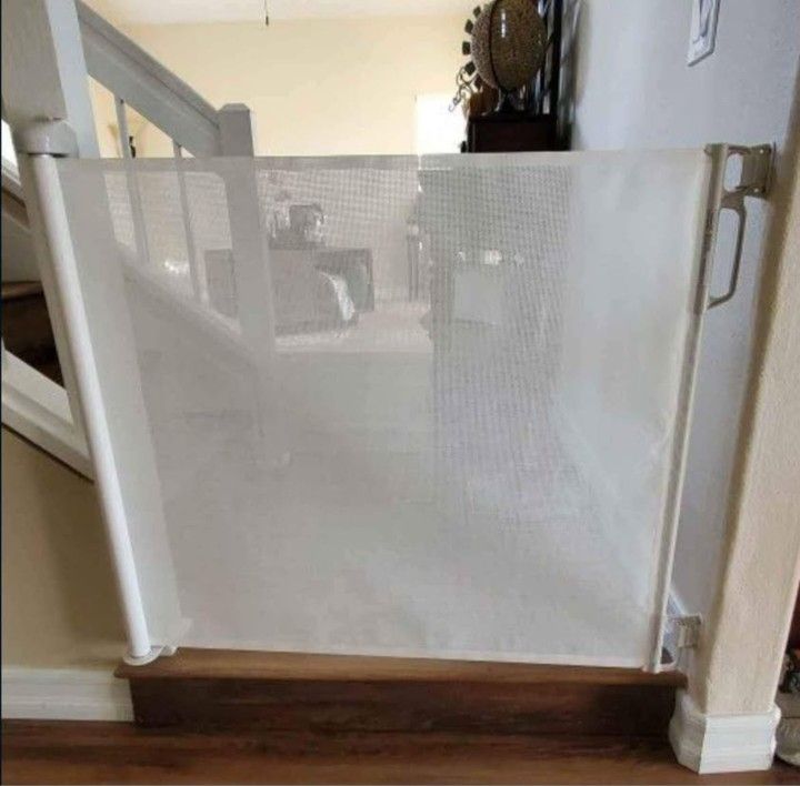 Retractable Baby Gate