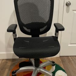 Staples Hyken Ergonomic Office Chair - Like New