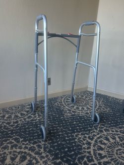 Drive medical  deluxe folding walker