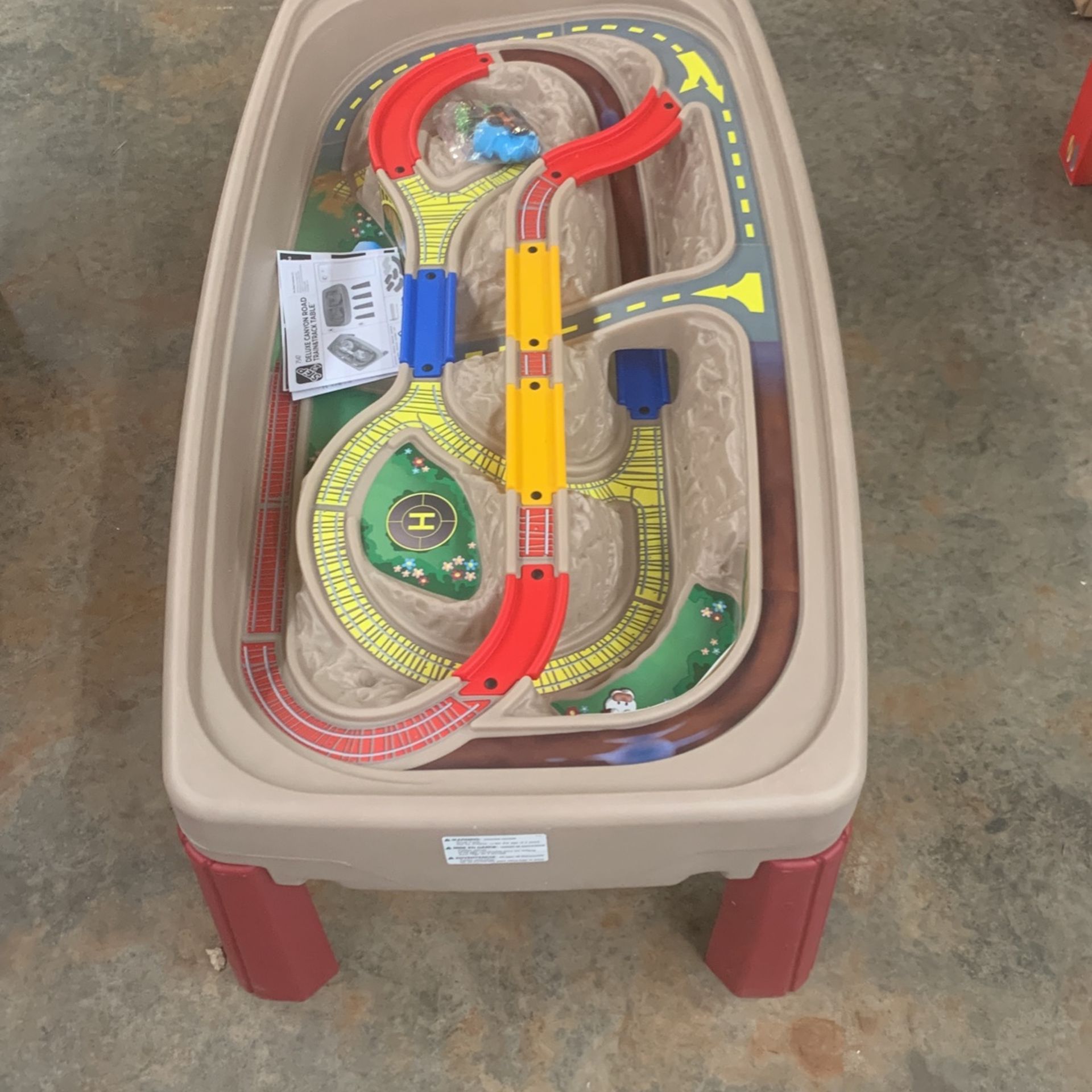 Step2 Deluxe Canyon Road Play Train Table