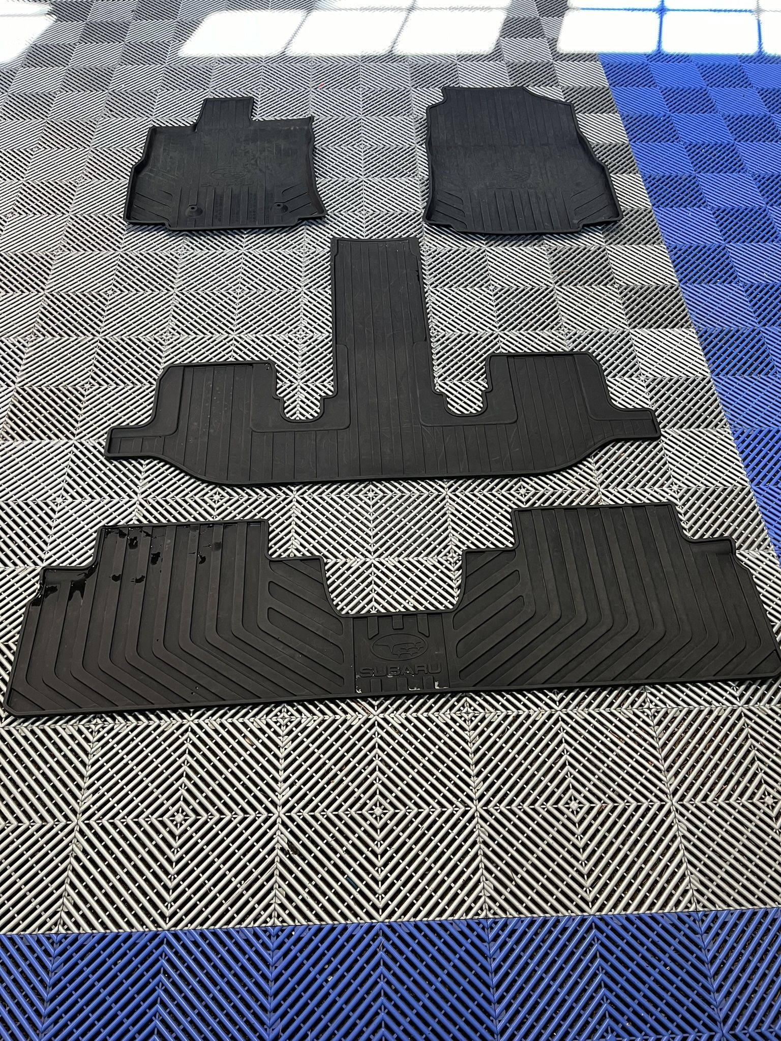 Subaru Ascent Winter Floor Mats for Sale in Gig Harbor, WA - OfferUp