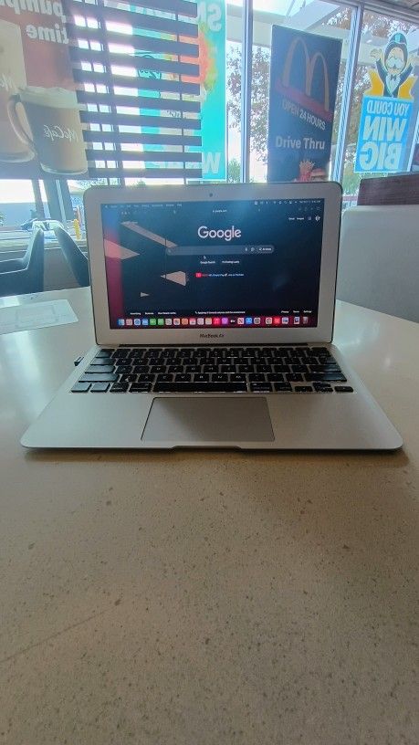 MacBook Air 1.3ghz 4gm Ram 121gb Mem Macos Big Sur W/Charger