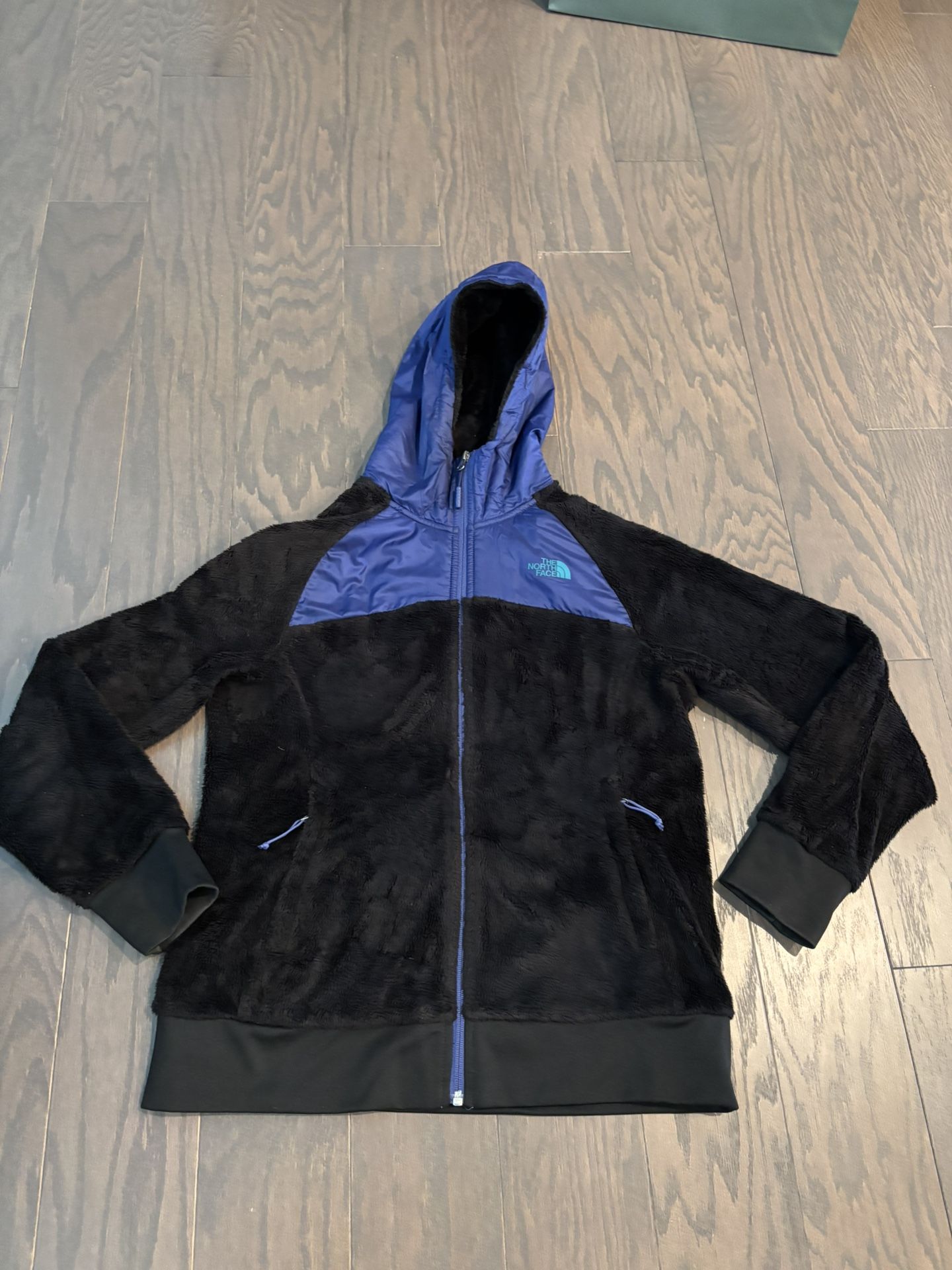 The North Face Jacket Woman’s Oso/Osito Zip Hooded jacket, size medium