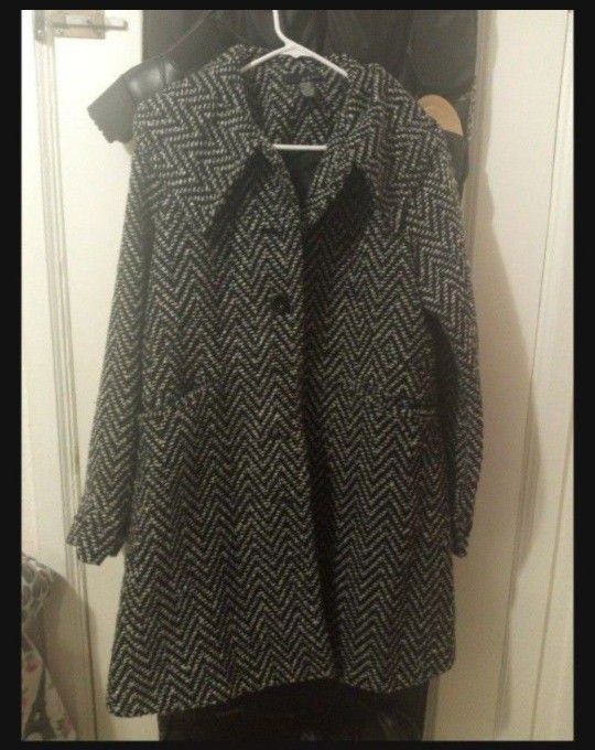 Coat  For Women   Size Medium $12 
