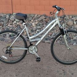 Schwinn mountain bike front suspension, 26-in tires, 18-speed, hybrid, 18.5 in frame adjustable handlebars, shock absorber seat