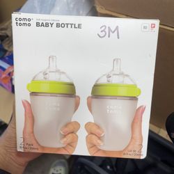 Brand New Comotomo Two 8oz Milk Bottles 