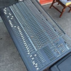 mackie mixer 8-bus