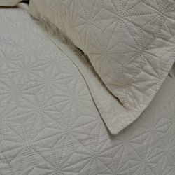 KING Size Coverlet + Shams! Bone/bisque, Textured