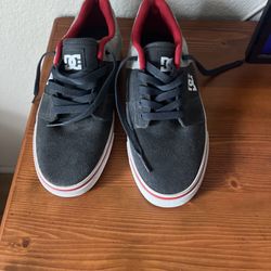 Men’s DC Shoes Skateboarding Sneakers Gray Black Red SZ 7.5 M