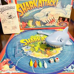 Vintage 1988 Milton Bradley SHARK ATTACK Motorized Board Game 