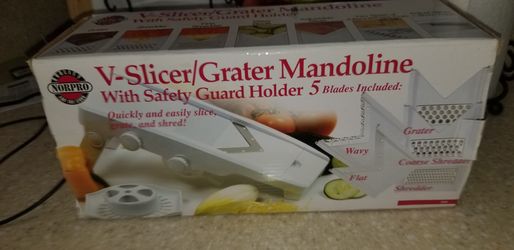 Food grater and slicer