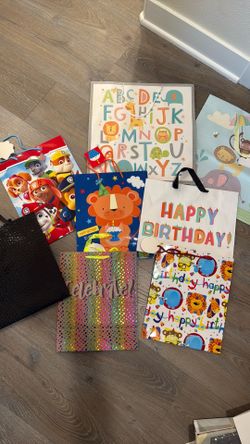 Hundreds of gift bags - take whatever you need $5
