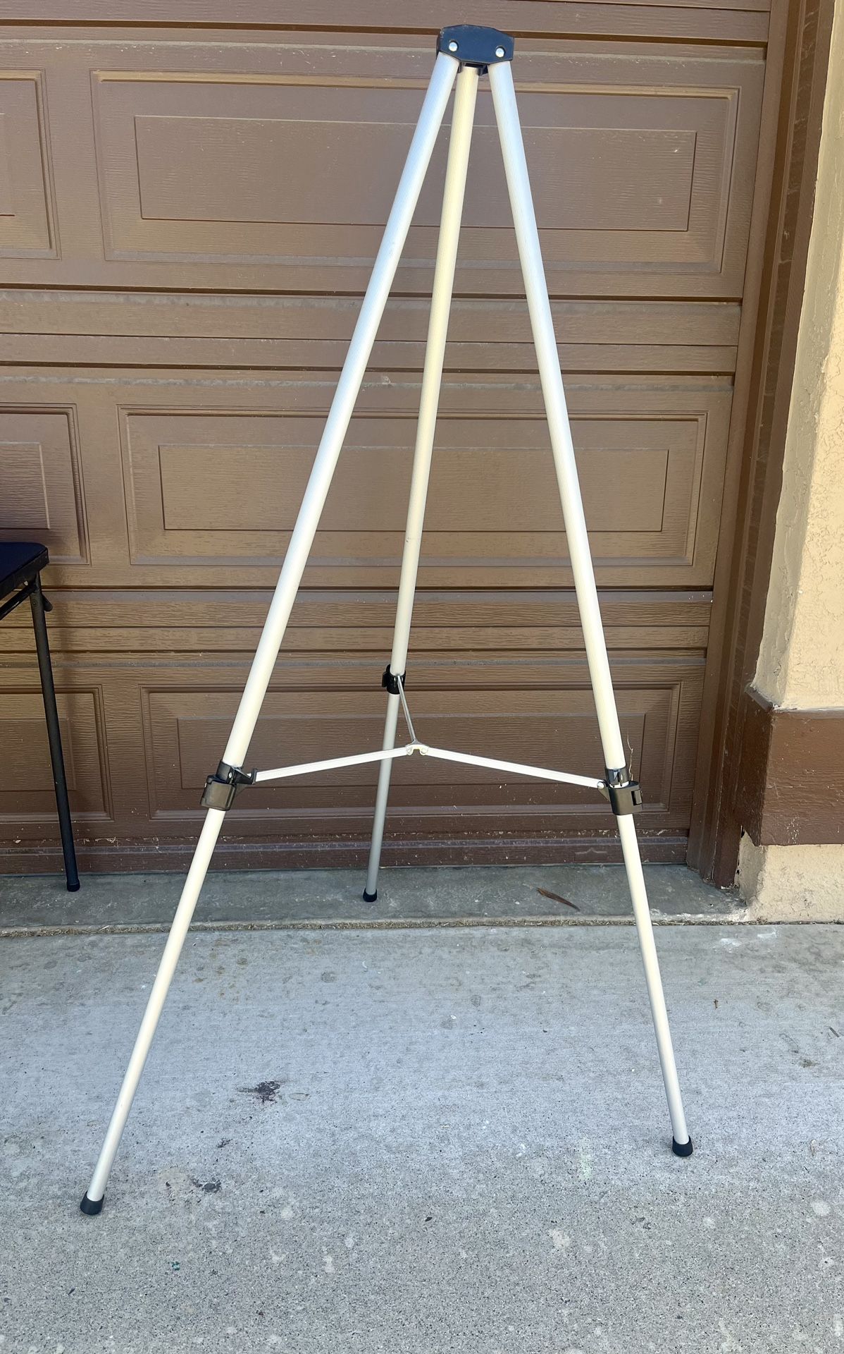 Telescoping Metal Easel – Silver – $20
