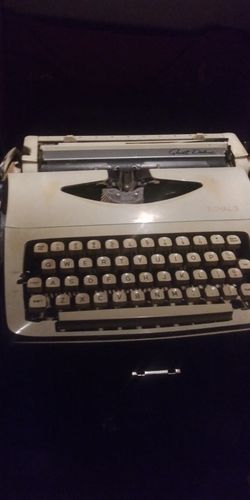 Royal Quiet Deluxe Typewriter