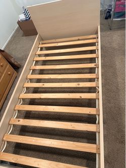 Twin Bed and mattress: amazing condition