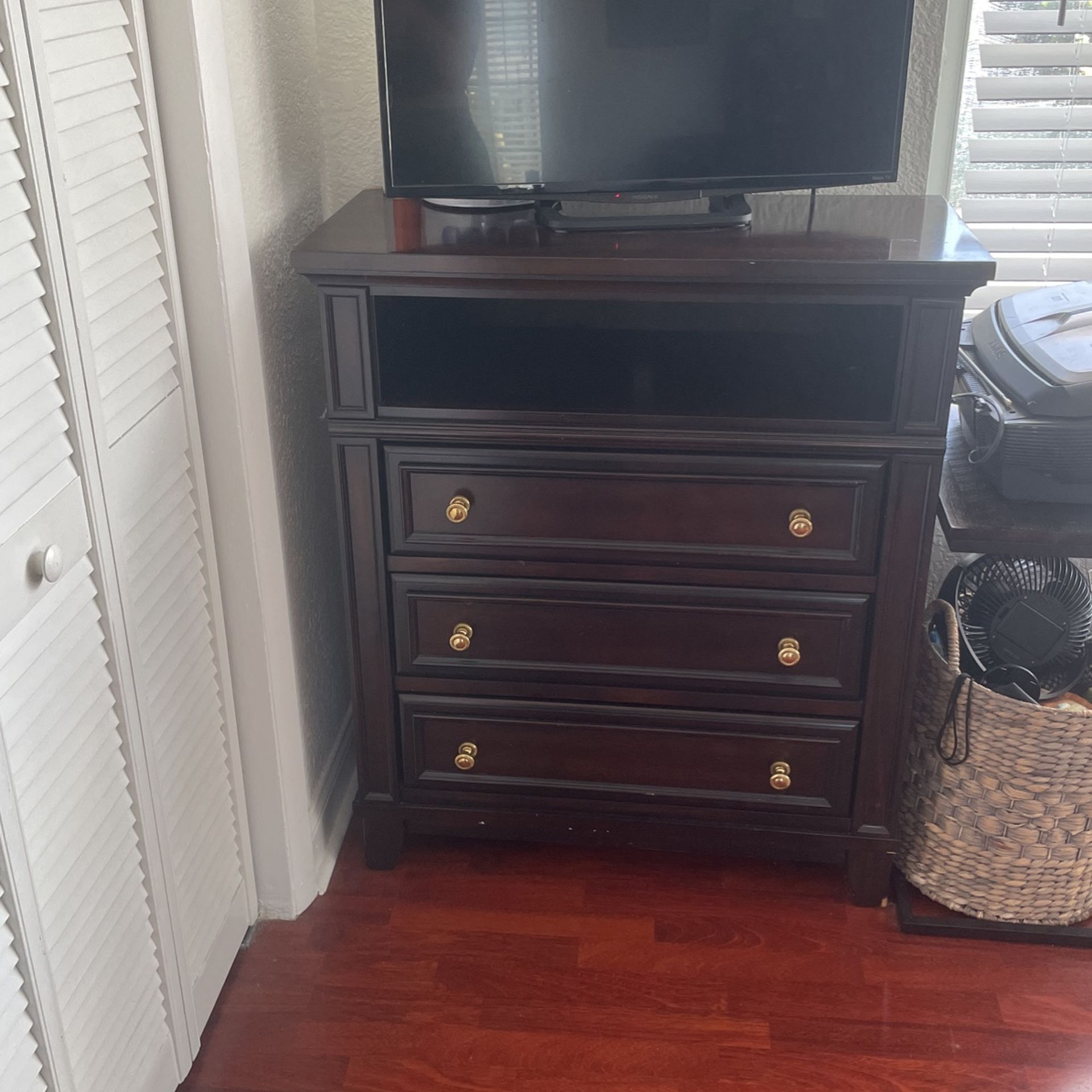 wooden Traditional Dresser 