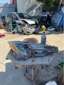 Toyota corolla RIGHT USED OEM HEADLIGHT (2020-2023)